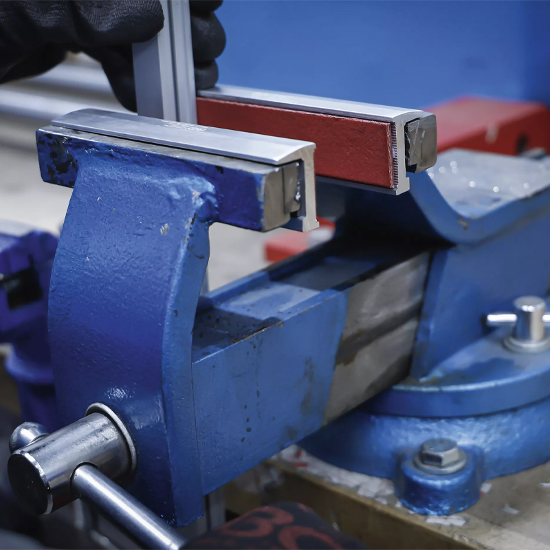 Bacuri protectie menghina 125mm, cu suprafata din plastic rosu, BGS