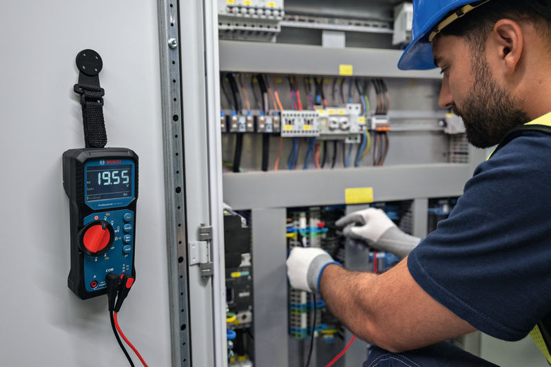 Multimetru digital Bosch, CAT 3, 10A - 600V, IP65, TRUE RMS, tip GFM 1000-15