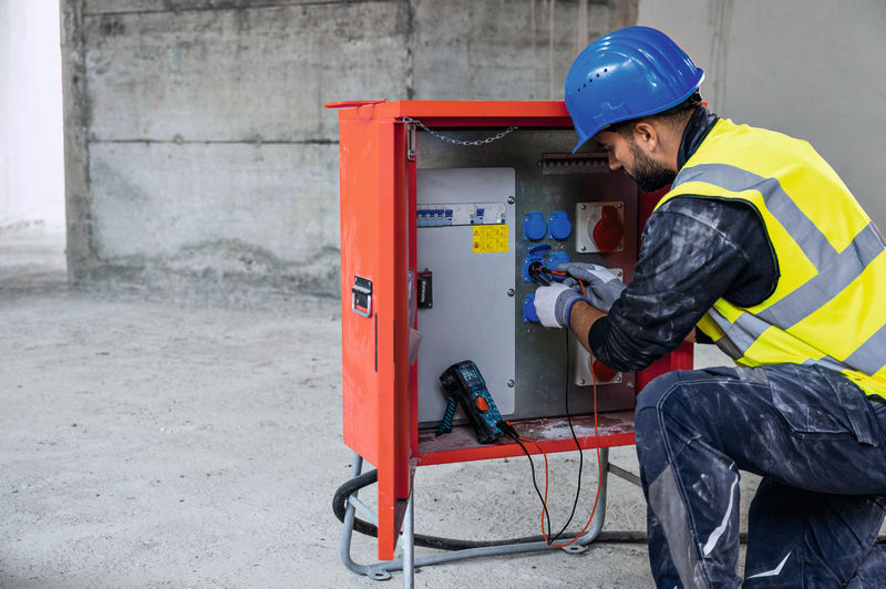 Multimetru digital Bosch, CAT 3, 10A - 600V, IP65, TRUE RMS, tip GFM 1000-15