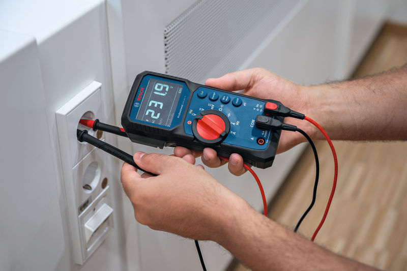 Multimetru digital Bosch, CAT 3, 10A - 600V, IP65, TRUE RMS, tip GFM 1000-15