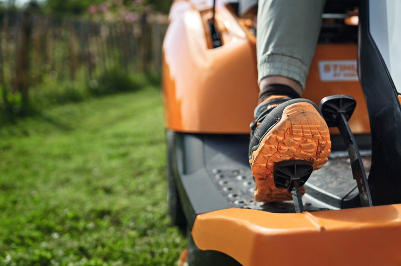 Tractoras de tuns gazon STIHL tip RT 5112 Z