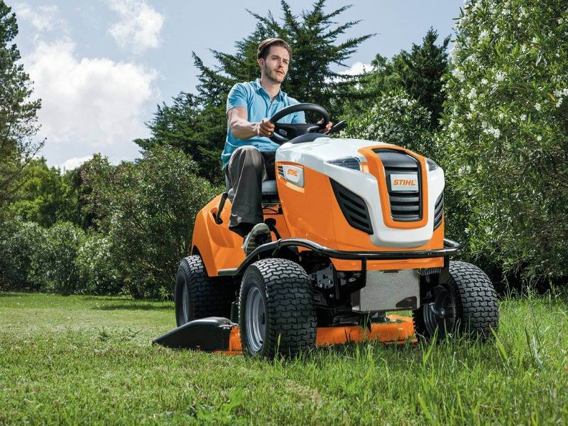 Tractoras de tuns gazon STIHL tip RT 5112 Z