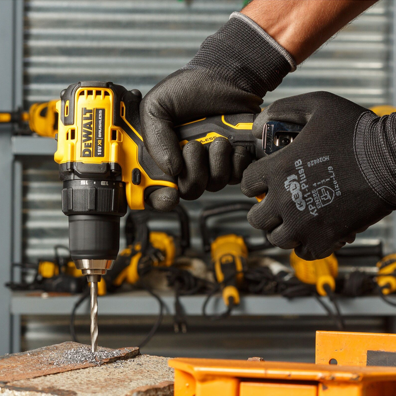 Masina de gaurit/insurubat cu acumulatori Li-Ion XR 18V, 2x 5.0Ah, DeWalt tip DCD708P2T-QW