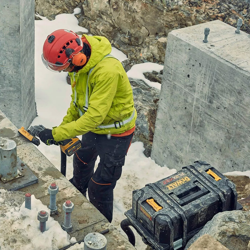 Aspirator uscat/umed XR Flexvolt Li-Ion DeWalt cu acumulatori, Clasa M, conexiune WiFi, solo