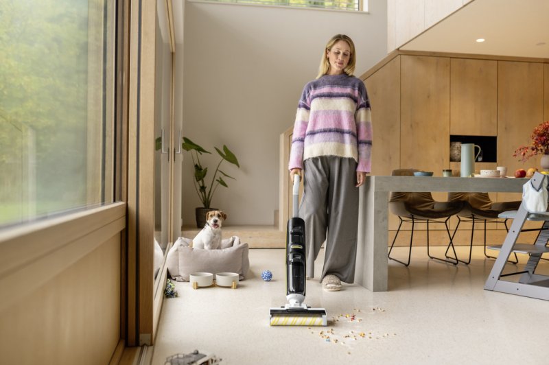 Mop si aspirator cu acumulator 18V, rola 250mm, tip FCV 4