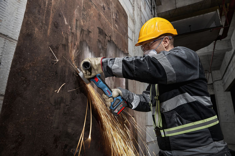 Polizor unghiular 125 mm, cu 2 acumulatori 18V 5.0Ah, BOSCH GWS 18V-11