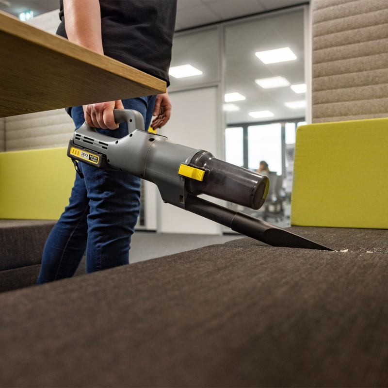 Aspirator vertical compatibil cu acumulator 18V, Kärcher, tip LVS1/1Bp, SOLO (fara incarcator si acumulatori)