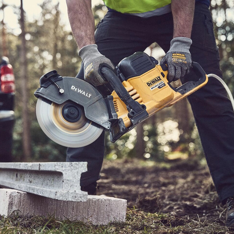 Masina debitat/taiat in beton cu acumulatori 54V Flexvolt XR Li-Ion 2x 9.0Ah, cu disc diamantat, DeWalt DCS691X2-QW