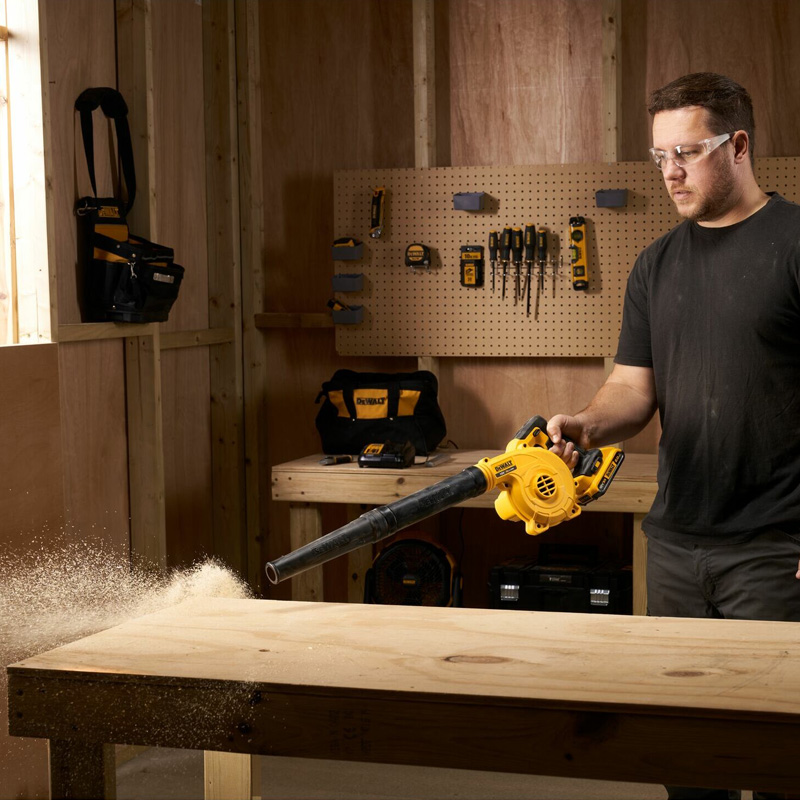 Suflanta DeWALT cu acumulatori XR 18V, tip DCV100 XJ