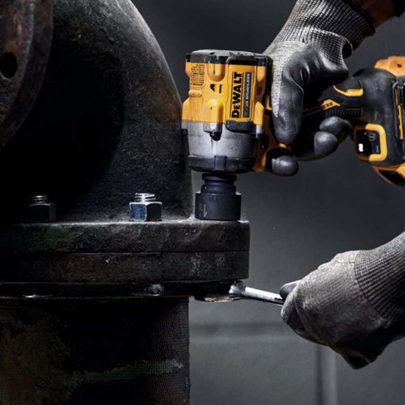 Masina de insurubat cu impact cu 2 acumulatori 18V 5.0Ah, tip DCF921P2LRT-XJ