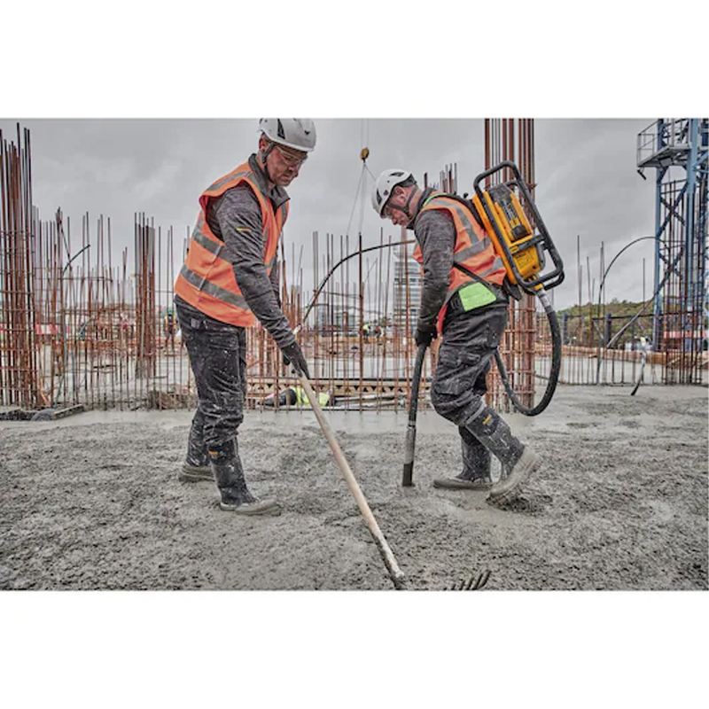 Vibrator de beton tip rucsac PowerPack, compatibil cu acumulatori 55V, Solo, Dewalt PowerShift, tip DCPS310N-XJ