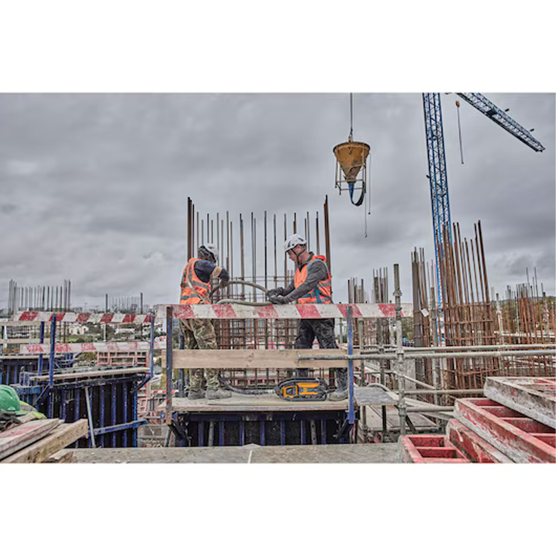 Vibrator de beton tip geanta PowerPack, acumulator 55V, 554Wh, 10Ah si incarcator, Dewalt PowerShift, tip DCPS320