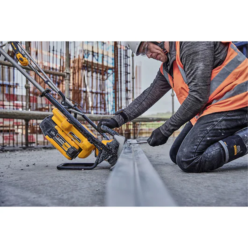 Unitate angrenare rigla vibranta cu acumulator 55V, 554Wh, 10Ah si incarcator, DeWalt PowerShift, 14kg, tip DCPS330