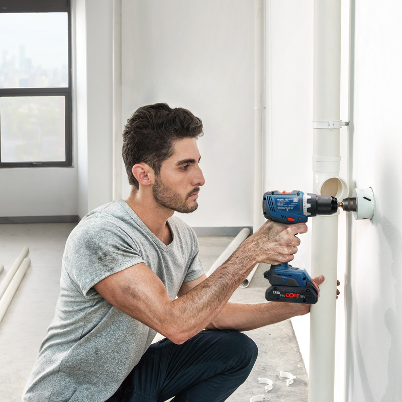 Set 2 scule compatibile cu acumulatorii de 18V: GSR 18V-65, GWS 18V-11, disc de tăiere, set biti, SOLO, cutie L-Case