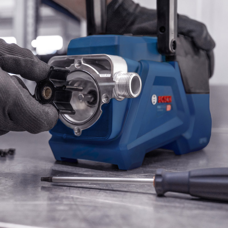 Pompa BOSCH cu acumulatori 18V pentru transfer lichide, 2800 l/h, SOLO, tip GTP18V-28