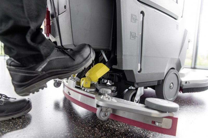 Masina de frecat-aspirat cu acumulatori 24V, 115 Ah, tip BD50/55 W BP PACK