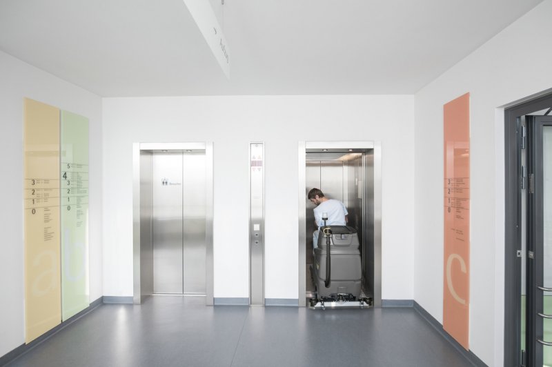 Masina de frecat-aspirat cu post de conducere, 24V, 105Ah, BD 50/70 R BP PACK CLASSIC