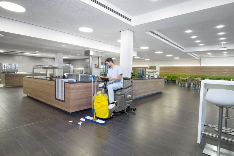 Masina de frecat-aspirat cu post de conducere, 24V, 105Ah, BD 50/70 R BP PACK CLASSIC