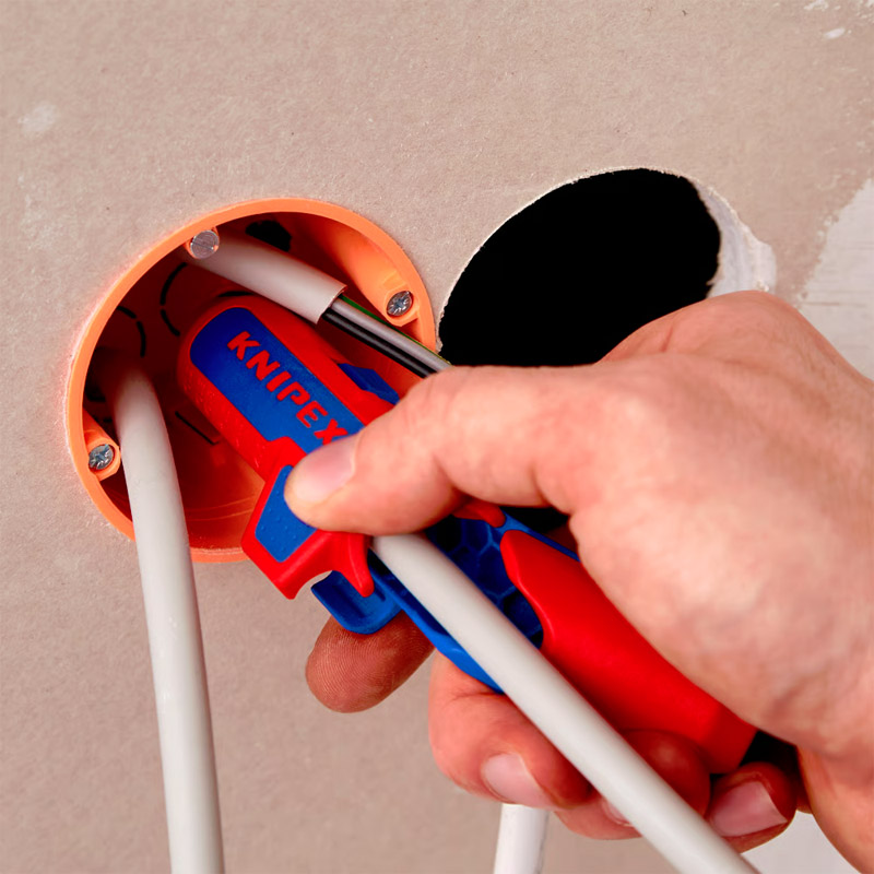 Dispozitiv de dezizolare pentru panouri solare KNIPKNIPEX ErgoStrip® PV, conductori de 4.0 si 6.0 mm² si cabluri NYM 3 × 1.5 mm² pana la 5 × 2.5 mm²